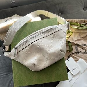 Absolutely stunning, white leather, crossbody -fanny pack brand new from Gucci.